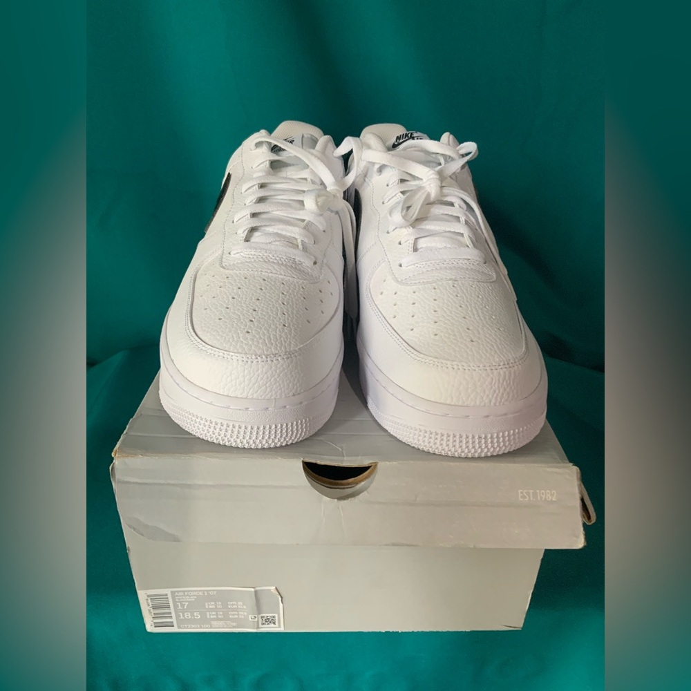 Nike White and Black Air Force 1 07’ Low Top Sneakers, NWT, NIB, Men’s Size 17 - Picture 4 of 5